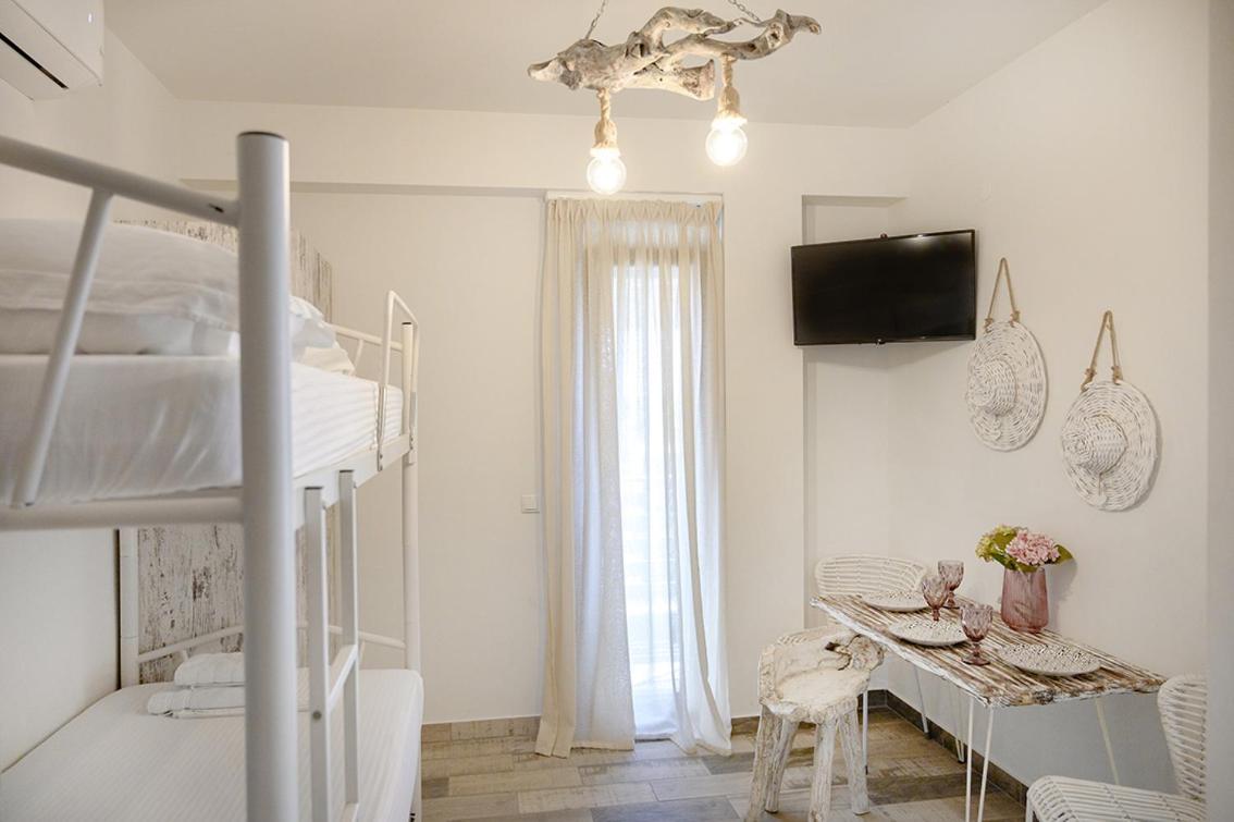 Meltemi Luxury Apartments Néa Róda Kültér fotó