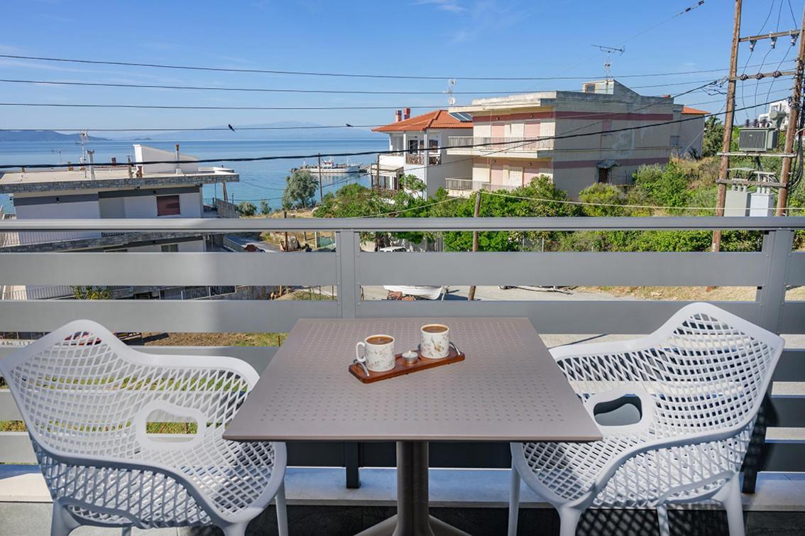 Meltemi Luxury Apartments Néa Róda Kültér fotó