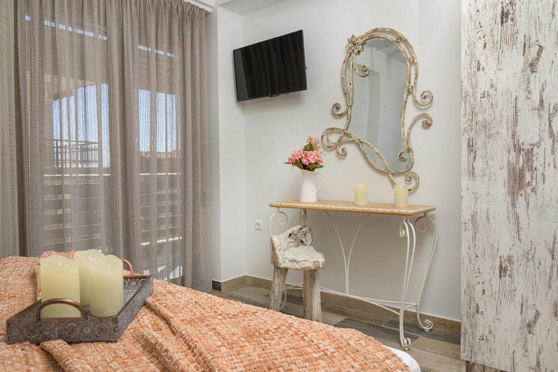 Meltemi Luxury Apartments Néa Róda Kültér fotó