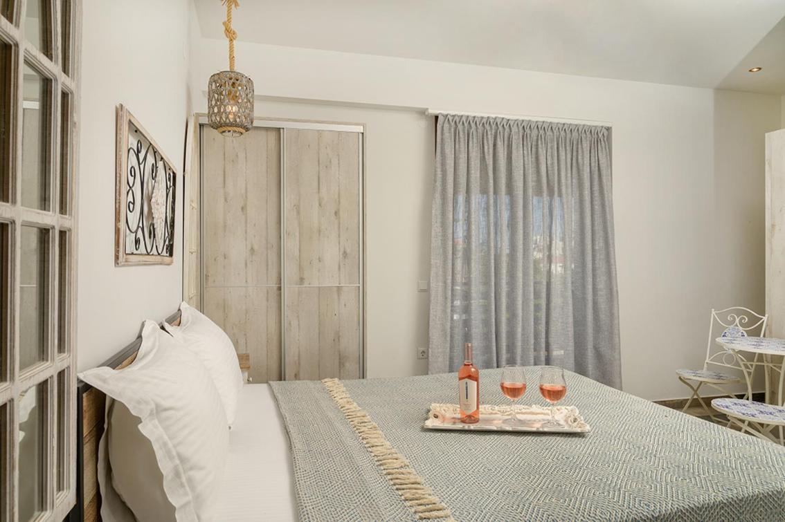 Meltemi Luxury Apartments Néa Róda Kültér fotó