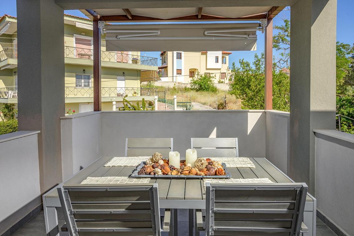 Meltemi Luxury Apartments Néa Róda Kültér fotó
