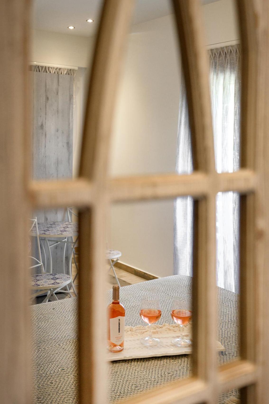 Meltemi Luxury Apartments Néa Róda Kültér fotó