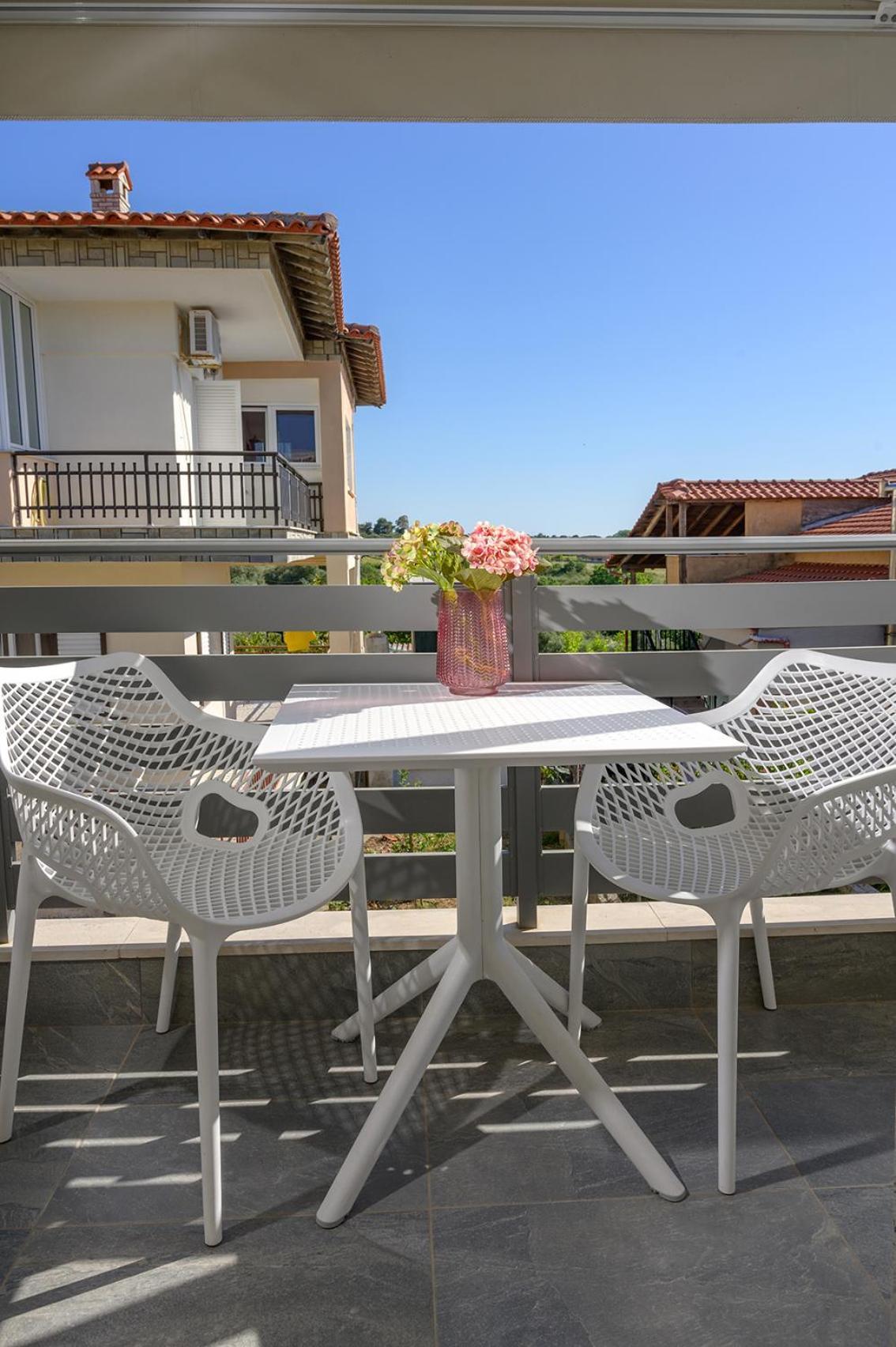 Meltemi Luxury Apartments Néa Róda Kültér fotó